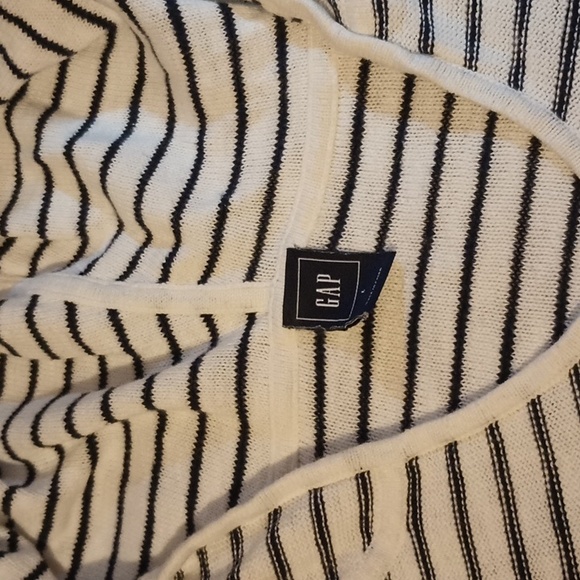 GAP sweater - Picture 2 of 3